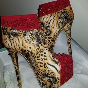 Stiletto heeled shoe